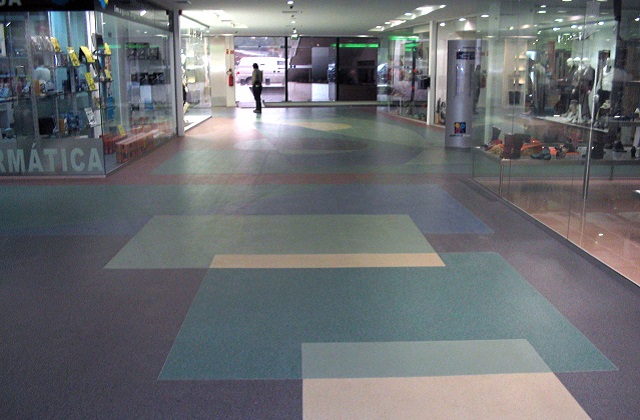 stonres rtz flooring in mall concourse